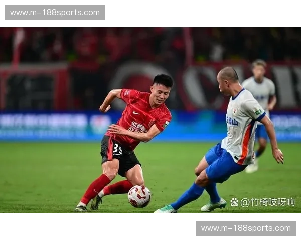 巅峰对决：当泰山的橙红撞击京城的浓绿，这一场“京鲁大战”何止是足球？